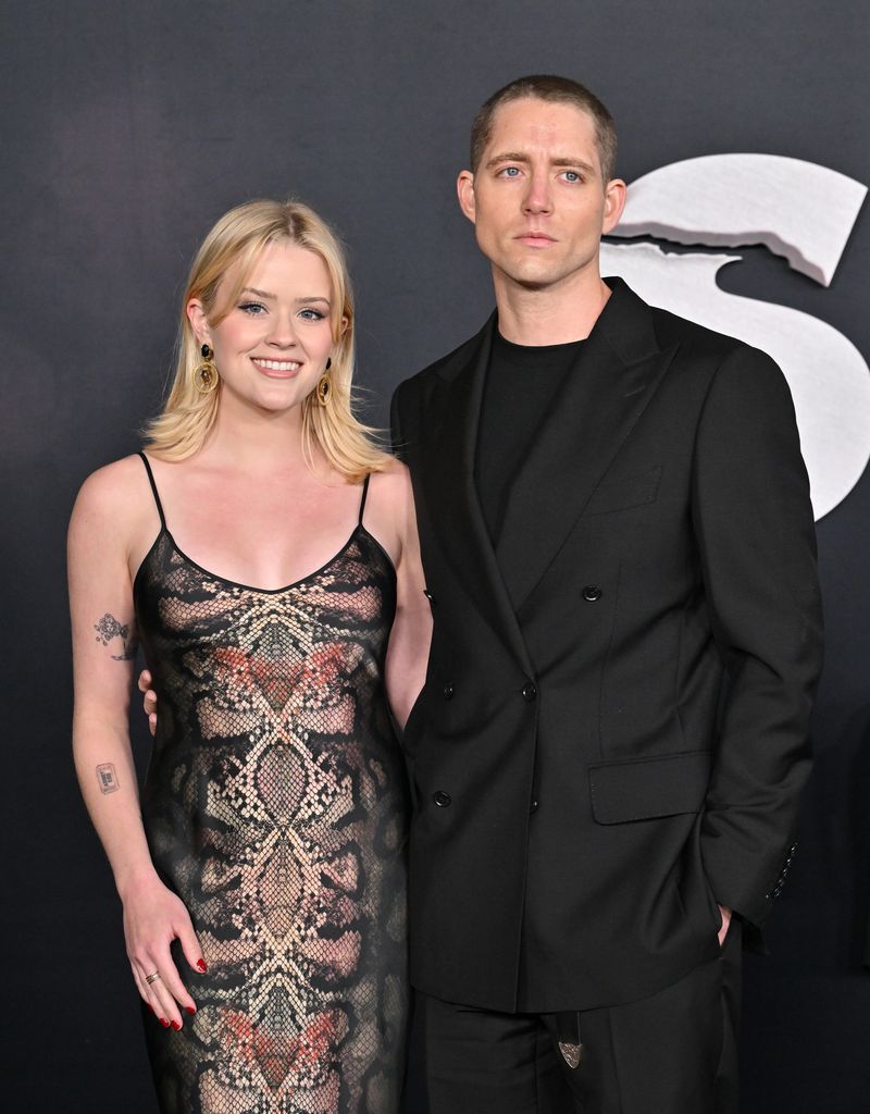 Ava Phillippe est la doublure de Reese Witherspoon sur le tapis rouge 3 ava phillippe dakota brubaker tapis rouge