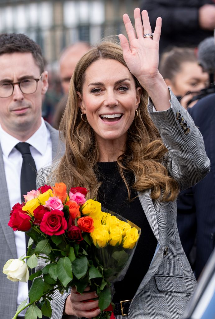 Kate Middleton waving with bouquet of flowers