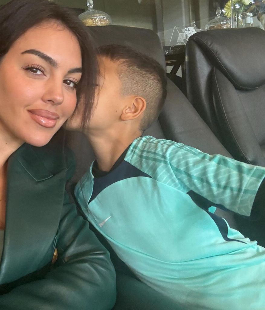 ronaldo's girlfriend and son in a selfie