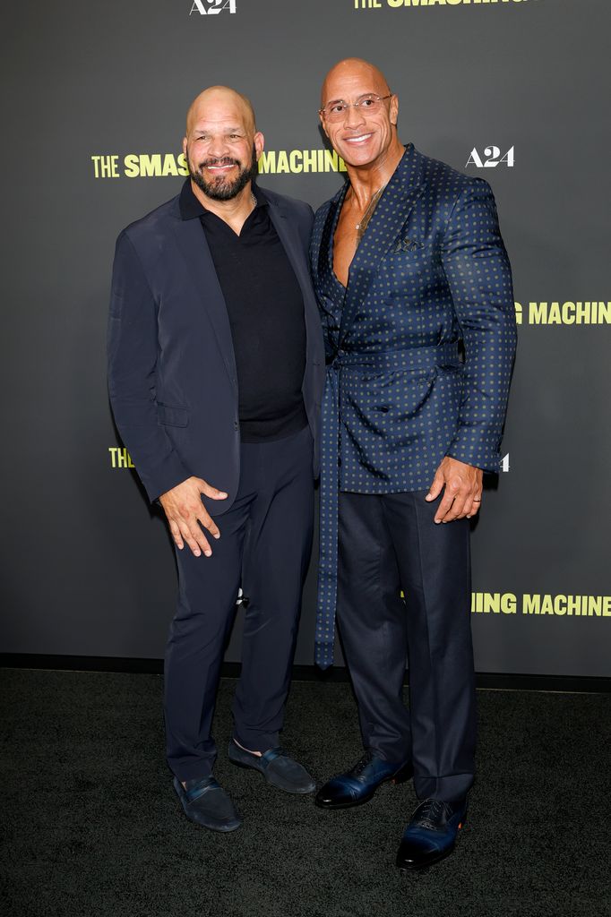 Dwayne johnson posed beside Mark Kerr