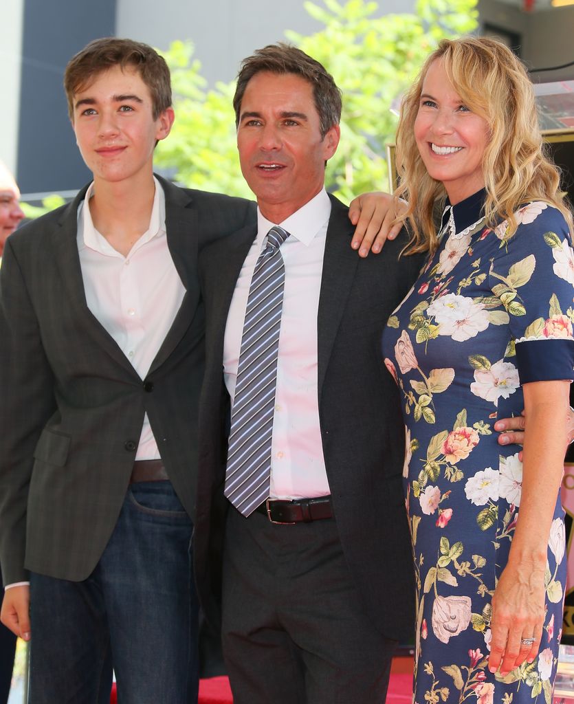 Eric McCormack (C), son Finnigan McCormack (L) and wife Janet Holden (R) 