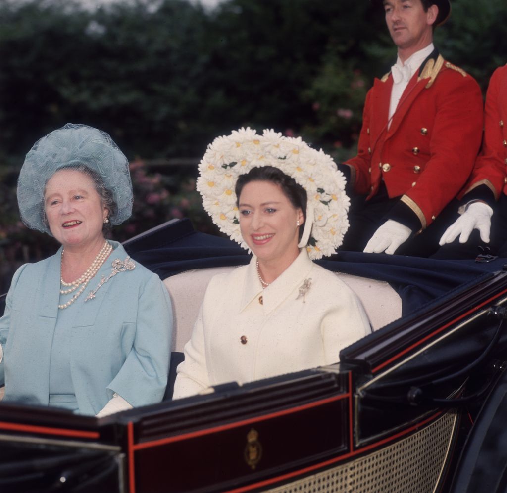 Princess Margaret (1930 - 2002) and the Queen Mother (1900 - 2002) arriving for the fourth day at Ascot