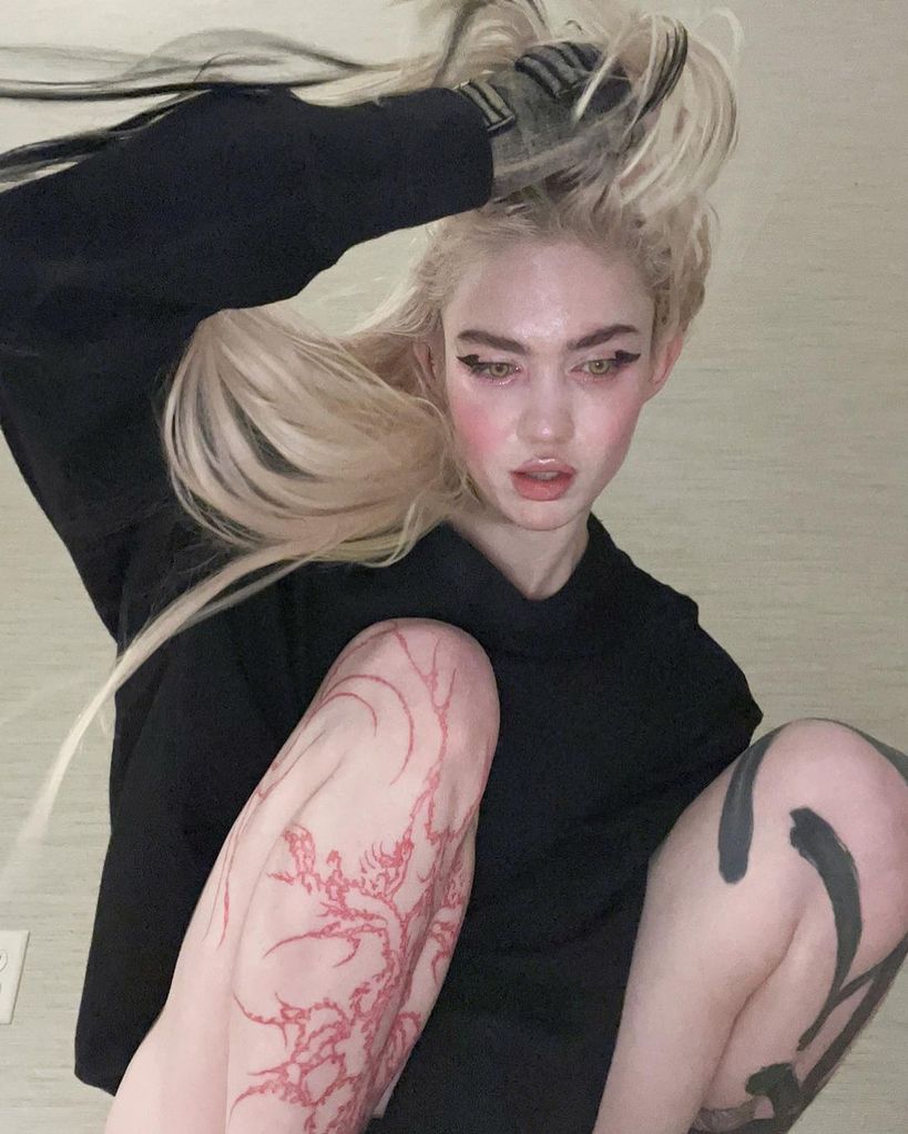 Elon Musks girlfriend Grimes shares video of her latest inking of  beautiful alien scars  Daily Mail Online