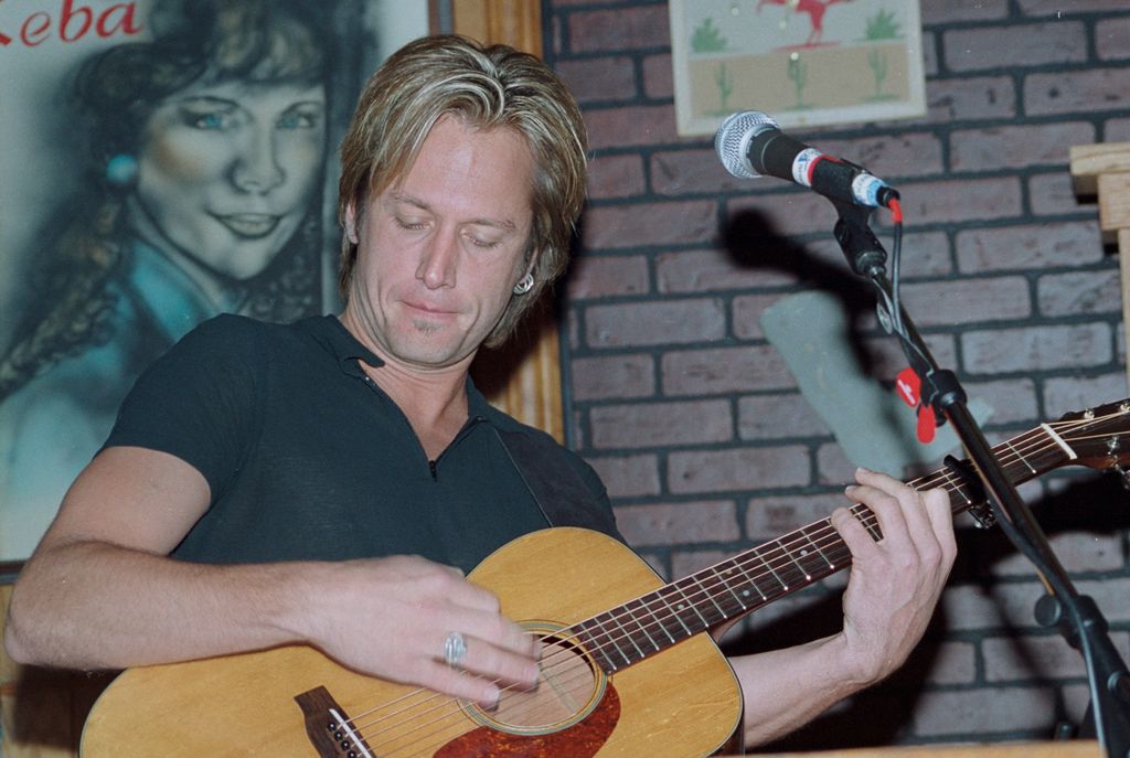 Keith Urban performs at Crocodile Rock on August 23, 2000 in Allentown, Pennsylvania.
