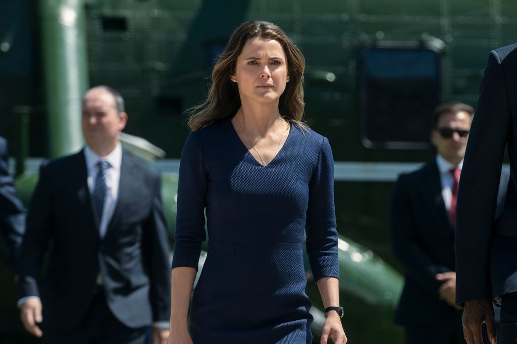 Keri Russell as Kate walks off plane in The Diplomat on Netflix