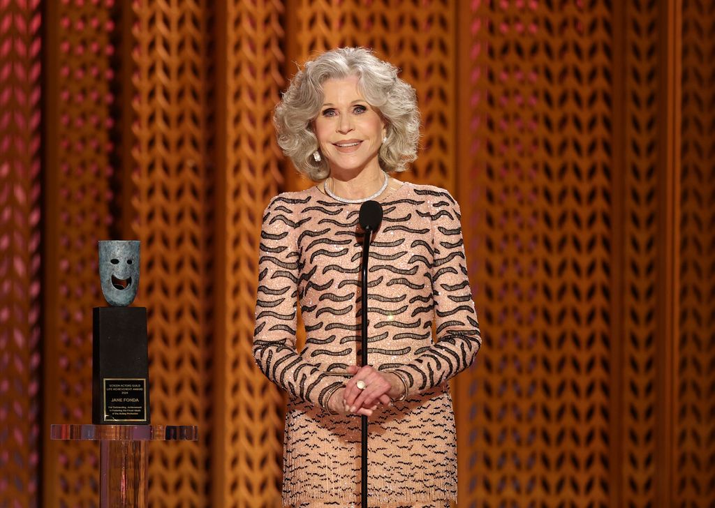 La lauréate Jane Fonda accepte le prix SAG Life Achievement Award sur scène lors des 31e annuels Screen Actors Guild Awards au Shrine Auditorium and Expo Hall le 23 février 2025 à Los Angeles, en Californie,