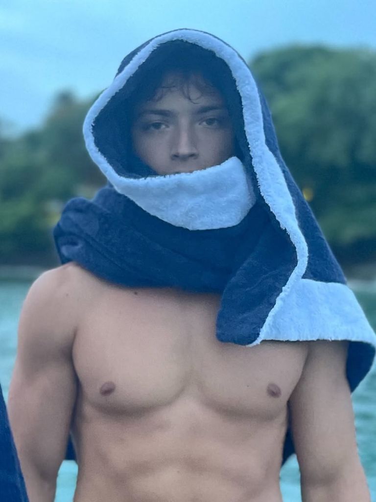 Joaquin Consuelos on the beach 