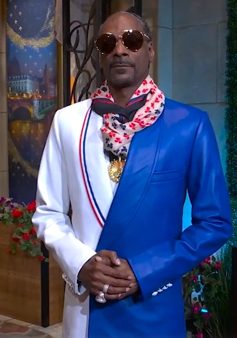 Snoop Dogg wearing blue and white suit in Team GB video message with William and Kate