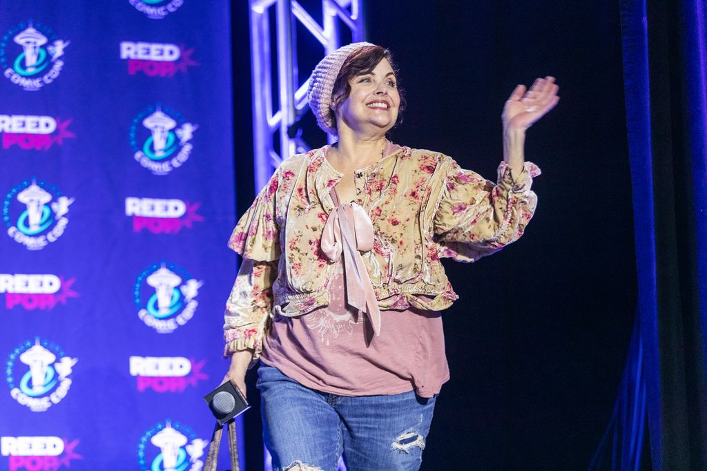 Actress Sherilyn Fenn arrives onstage during the Emerald City Comic Con 'A Damn Fine Panel: The Cast of Twin Peaks' panel at Seattle Convention Center on March 05, 2023 