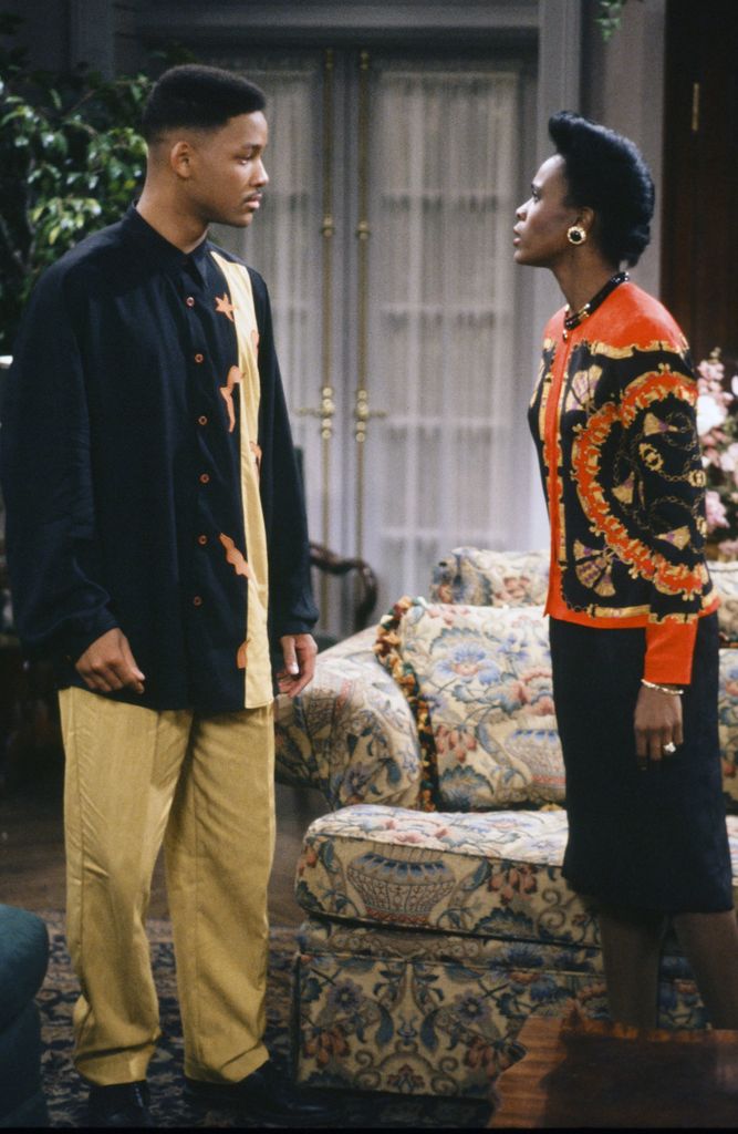 Will Smith in yellow trousers and black shirt and Janet Hubert in black skirt and orange cardigan in THE FRESH PRINCE OF BEL-AIR