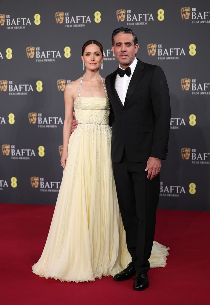 Rose Byrne et Bobby Cannavale assistent aux EE BAFTA Film Awards 2026 