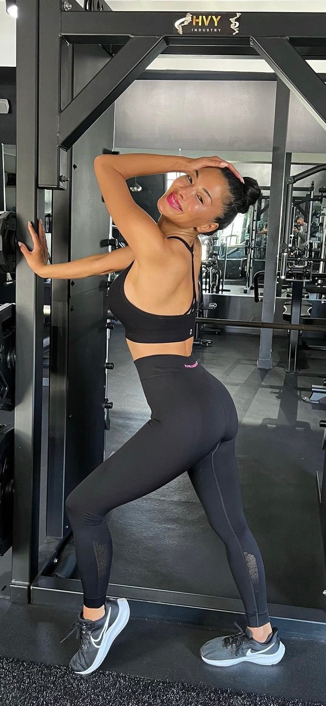 nicole scherzinger at gym in leggings and sports bra 