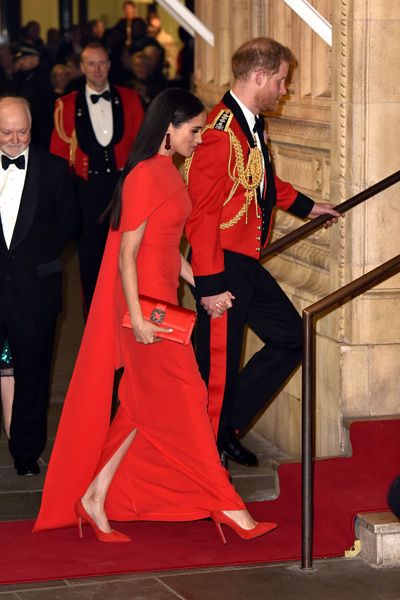 prince harry and meghan on stairs 