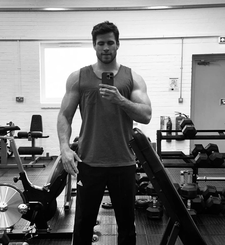 Liam's gym selfie that Noah liked