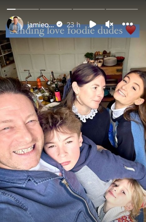 Jamie and Jools Oliver with Petal, Buddy and River