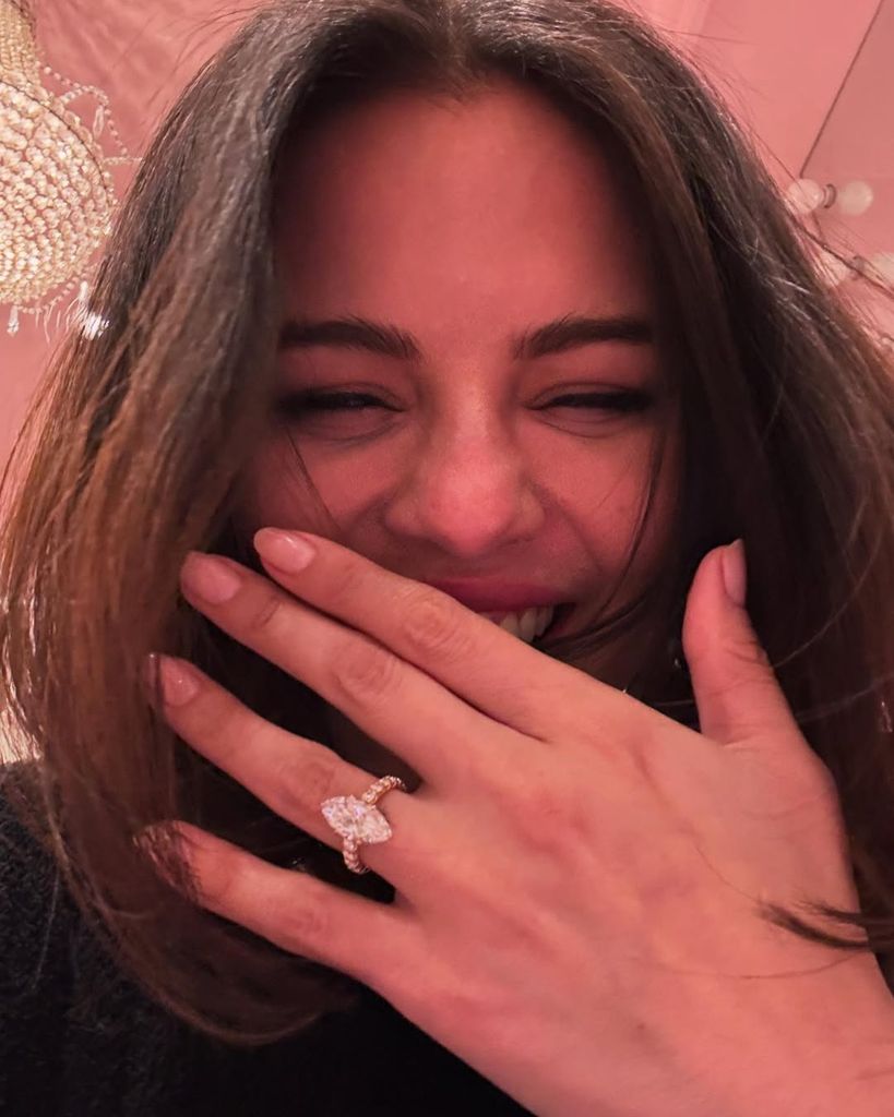 Benny proposed to Selena with a stunning diamond ring