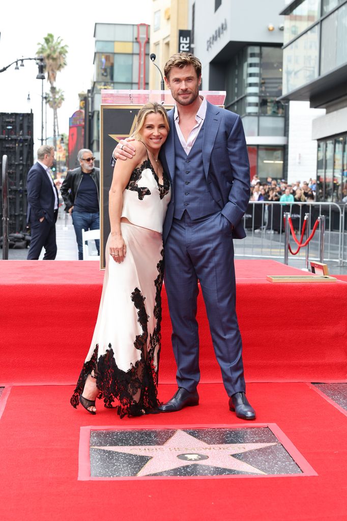 chris hemsworth hugging elsa pataky