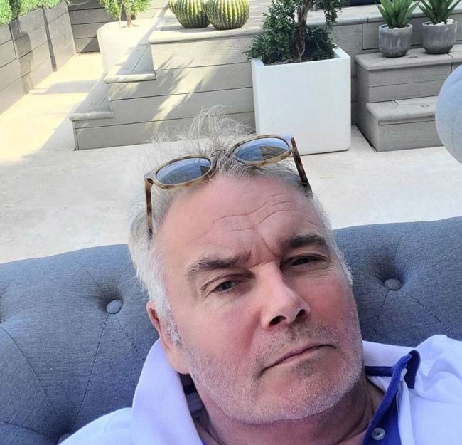 eamonn holmes sofa garden