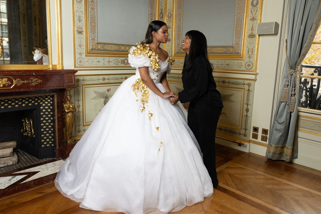 Bronwyn Vance blowing kiss at mother Angela Bassett in white gown