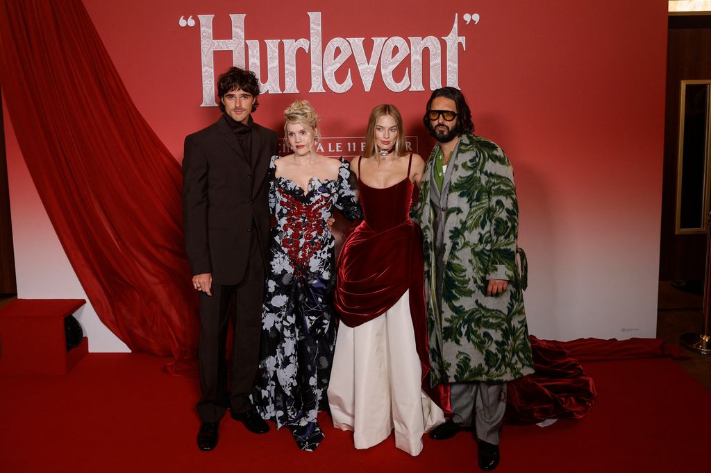 Margot Robbie et Jacob Elordi perfectionnent le luxe victorien à la projection des Hauts de Hurlevent à Paris 4 Image médiatique