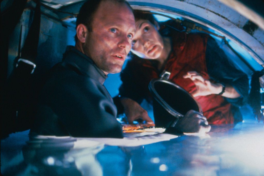 Mary Elizabeth Mastrantonio and Ed Harris in James Cameron's The Abyss