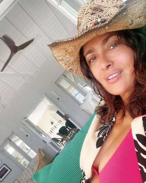 salma hayek glowing selfie filter free no make up
