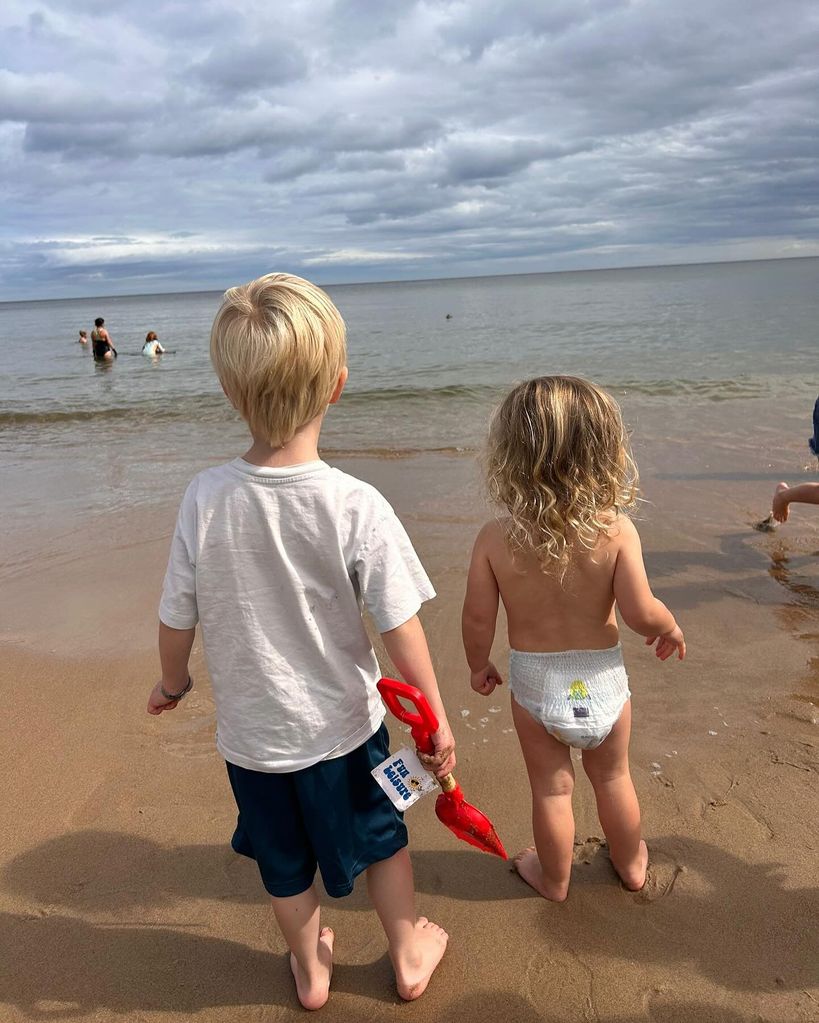 Helen Skelton children at the beach 