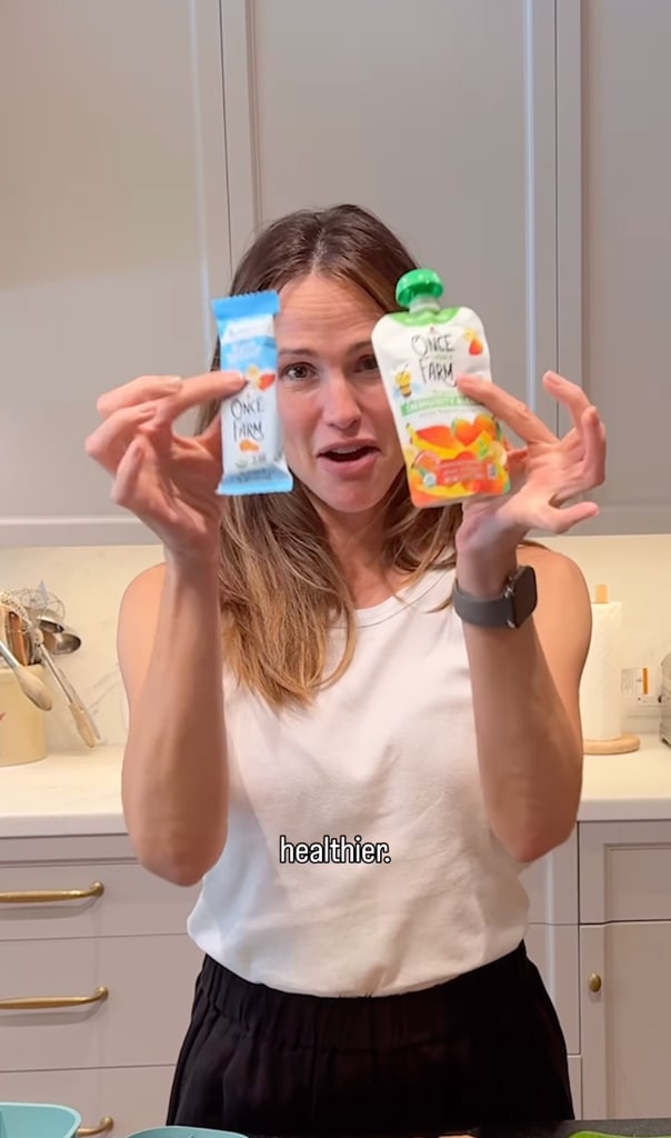 Jennifer Garner packing lunches for her grown up kids