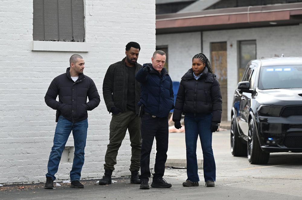 Benjamin Levy Aguilar as Dante Torres, LaRoyce Hawkins as Officer Kevin Atwater, Jason Beghe as Sgt. Hank Voight, Toya Turner as Kiana Cook in Chicago PD