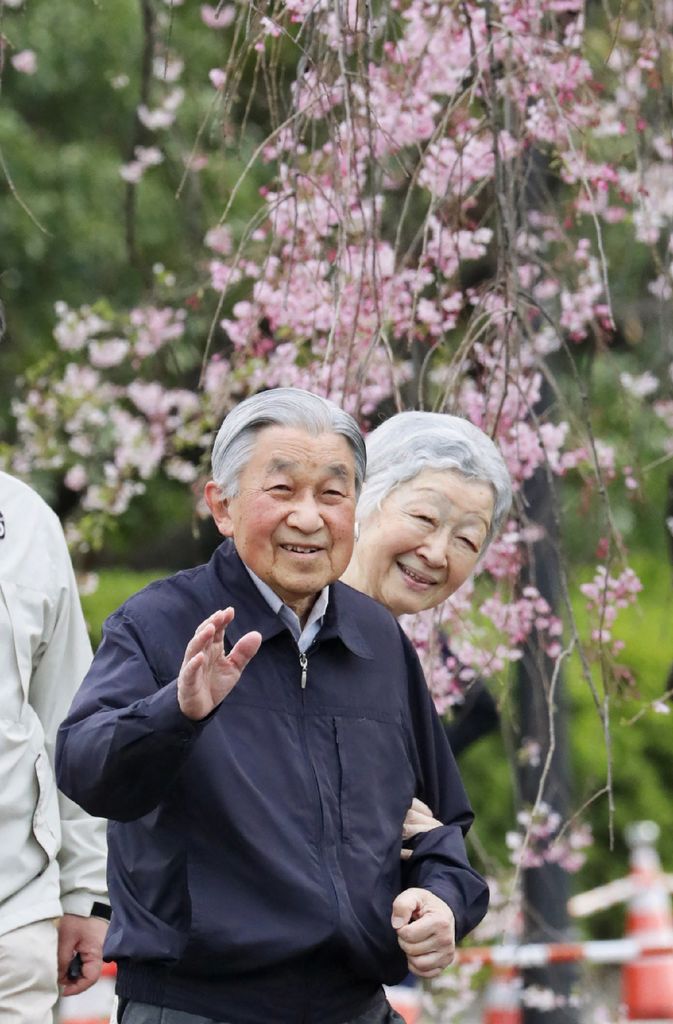 Emperor Akihito waving with Empress Michiko