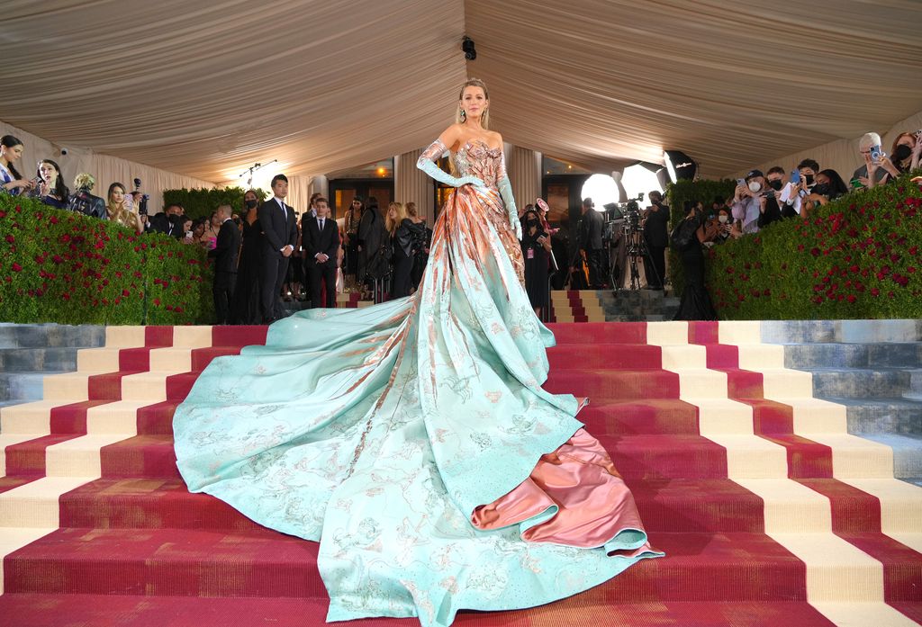 Blake Lively exuded regencycore in Atelier Versace at the 2022 Met Gala 