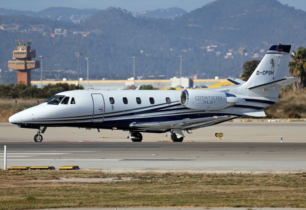 Jaclyn sometimes has meetings on her clients' private jets