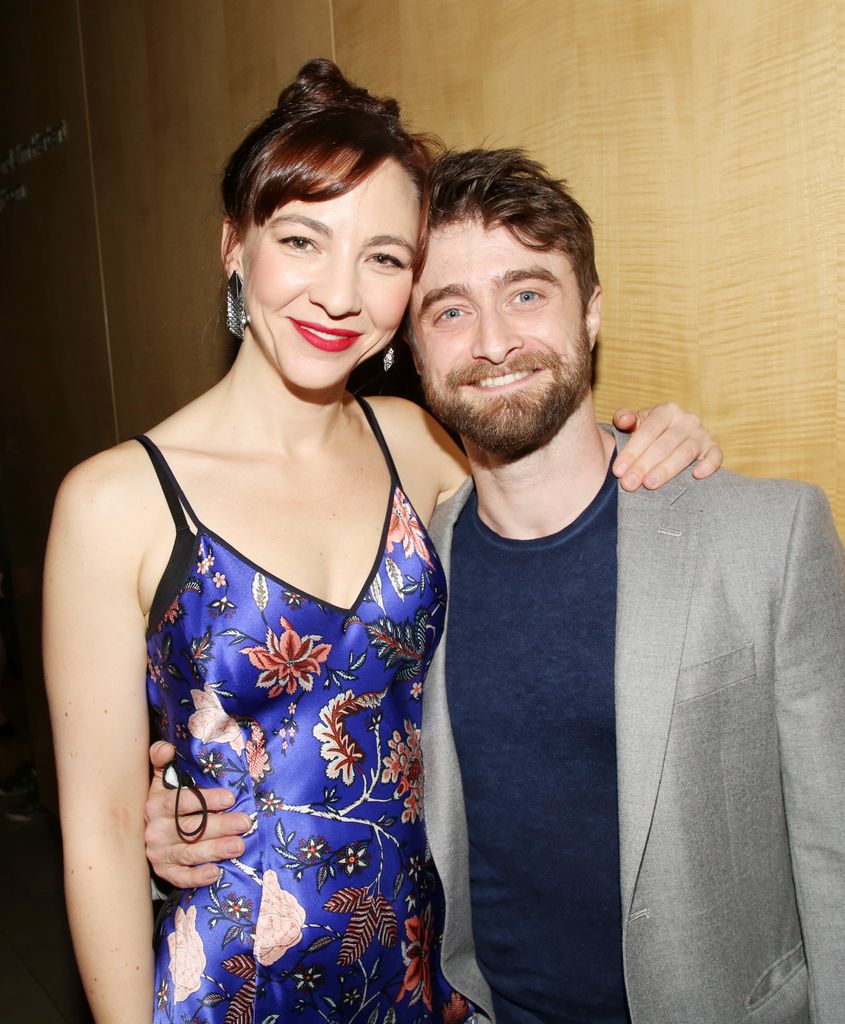 Erin Darke et Daniel Radcliffe posent lors de la soirée d'ouverture de la nouvelle pièce "Kyoto" au Mitzi Newhouse Theatre du Lincoln Center le 3 novembre 2025 à New York.