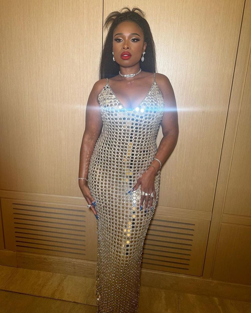 Jennifer Hudson shares a photo in a gown ahead of her performance at The Surf Club Restaurant