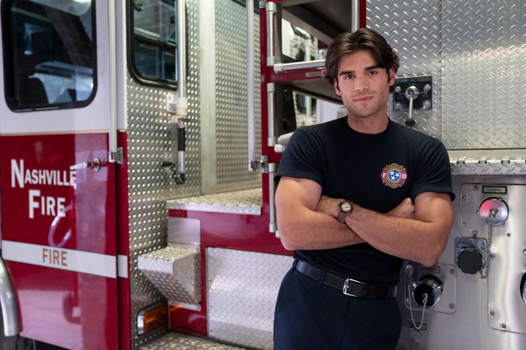 Hunter McVey in a promo still from 9-1-1: Nashville
