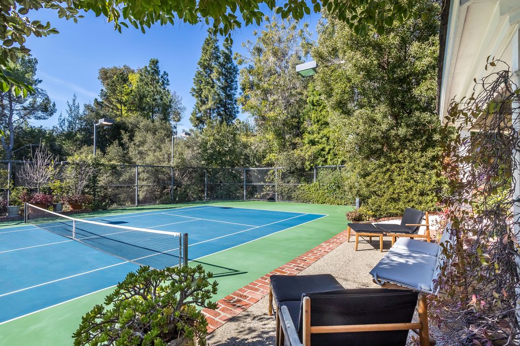 Jim Carrey's tennis court 