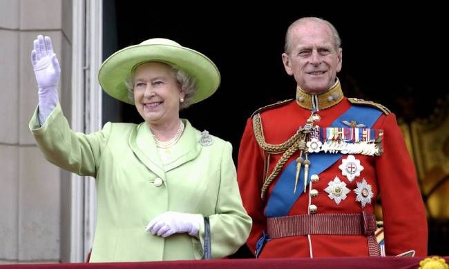 the queen royal staff coronavirus