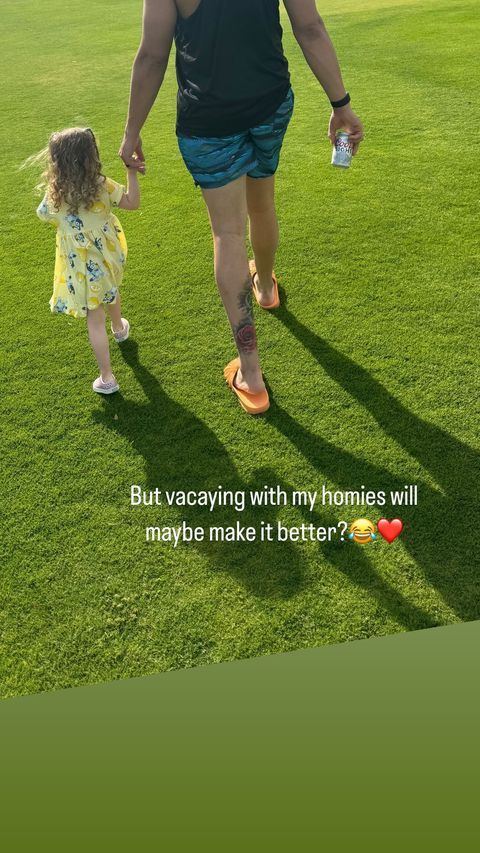 patrick mahomes holding daughter sterling hand