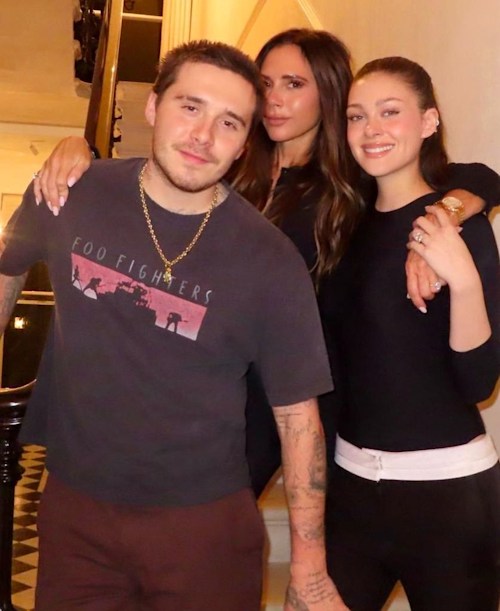 Victoria posed for a photo with her son Brooklyn and daughter-in-law, Nicola