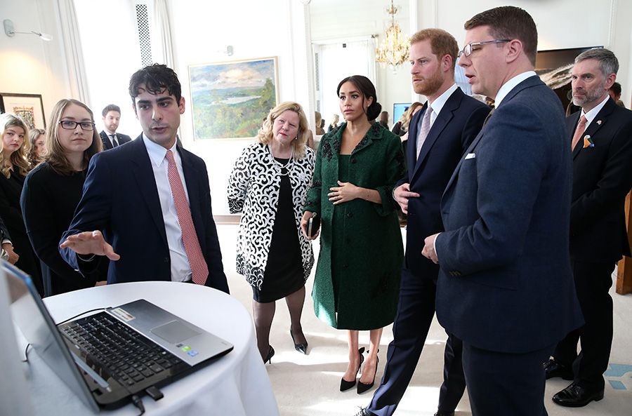 meghan markle in canada house looking at screen