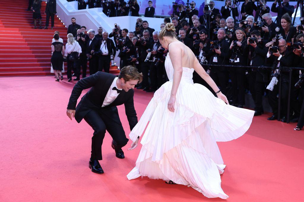     Lartchert Pattinson y Jennifer Lawrence Gealen Horn "Morir mi amor" La película roja de 78 años de las películas anuales en las películas de Palais no son festivales el 17 de 2025 en Cannes, Francia