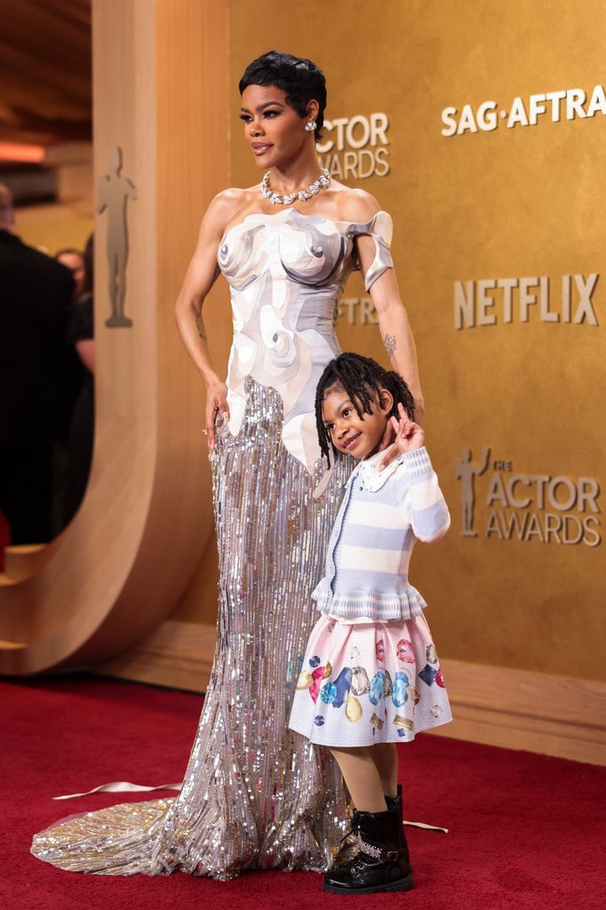 Rue, l'adorable fille de 5 ans de Teyana Taylor, vole la vedette aux SAG Awards 4 Teyana Taylor et sa fille Rue Rose posent pour les caméras