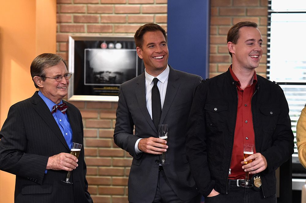 Michael Weatherly drinking champagne with David McCallum and Sean Murray