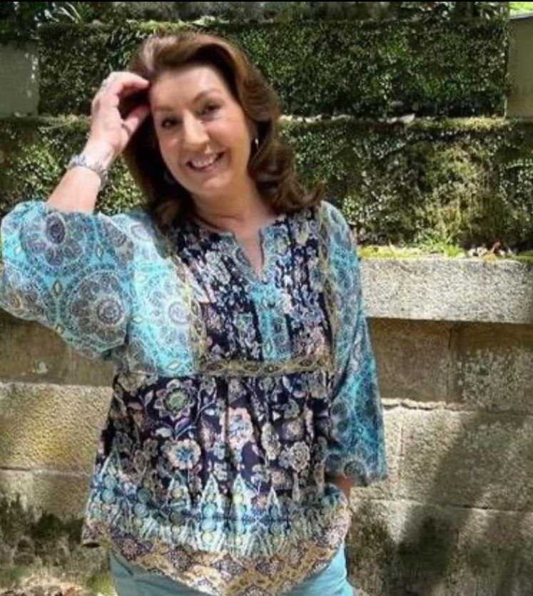 Jane McDonald in an all-blue outfit