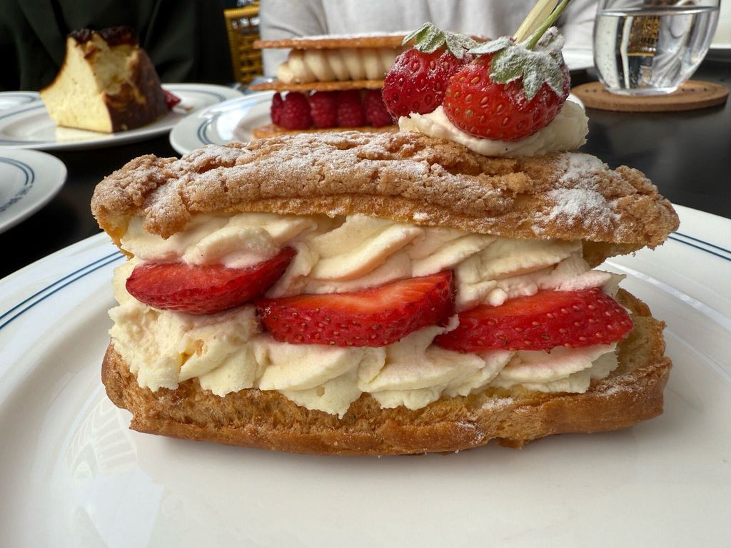 strawberry eclair
