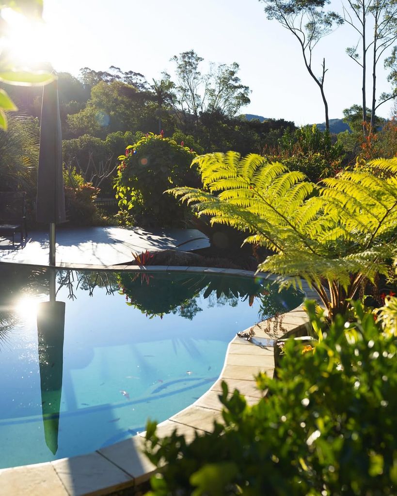 margot robbie queensland getaway
