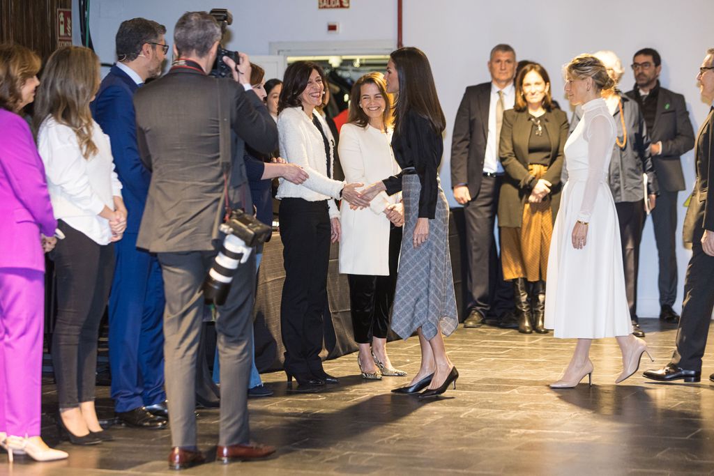 Letizia meeting people at event
