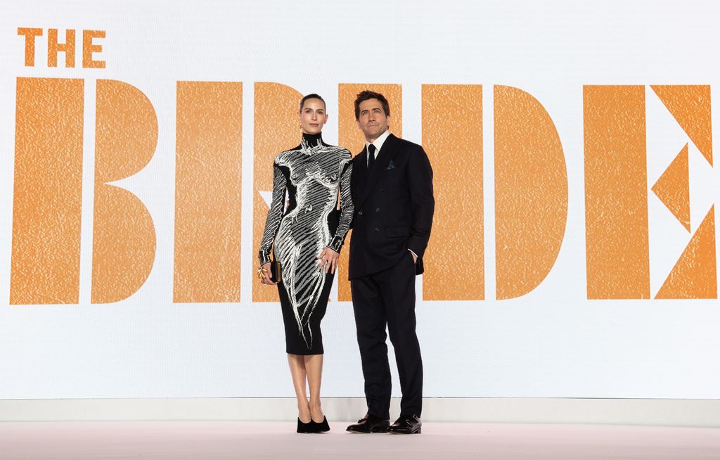 La petite amie sculpturale de Jake Gyllenhaal vole la vedette dans une robe « nue » inattendue pour une superbe apparition sur le tapis rouge 3 photo de Jake Gyllenhaal et Jeanne Cadieu en robe de femme nue sur le tapis rouge