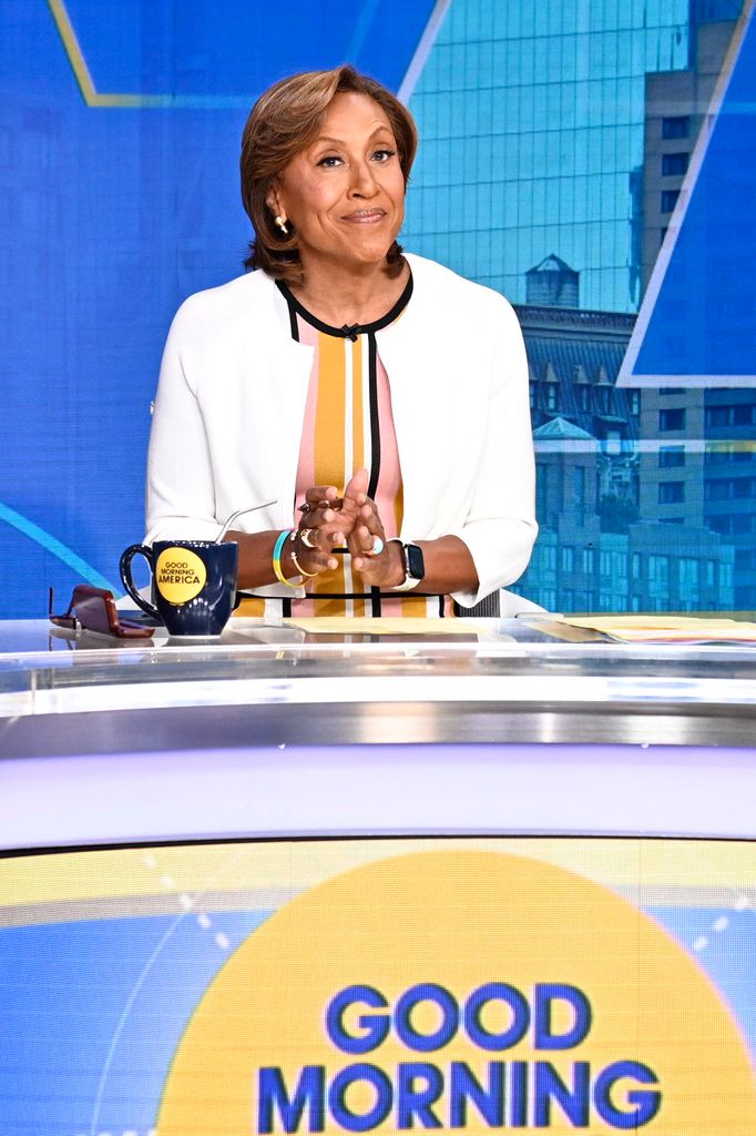 photo of robin roberts sitting at gma desk