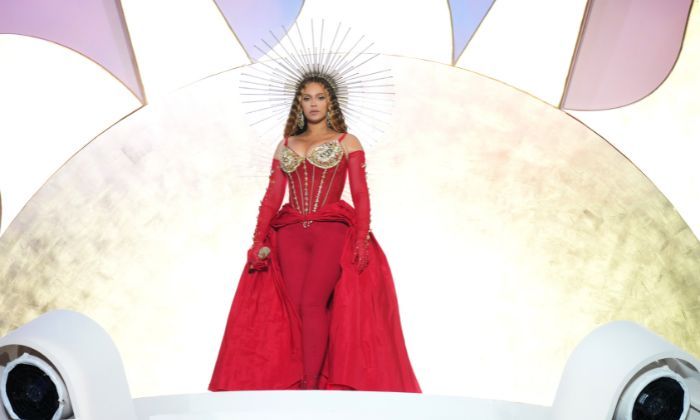 beyonce in red dress